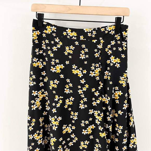NWT Wednesday’s Girl Midi Skirt With Asymmetric Hem In Ditsy Floral Size Small - Picture 5 of 8